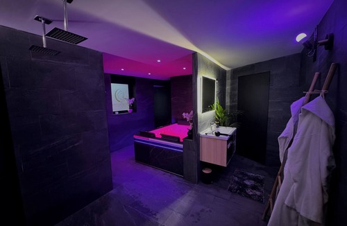 Oignies Bed & Breakfast | THE MOMENT IS CREATED. Exclusive Loveroom