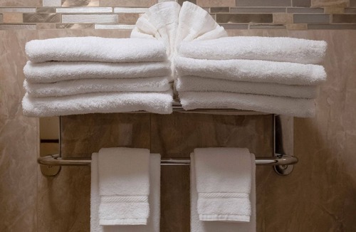 Mariposa Hotel | The Monarch Inn