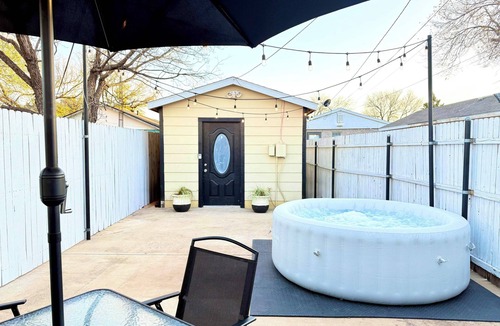 Heart of Lubbock House | ✮The Monochromatic Modern Studio✮Near TTU✮1BD/1Bth