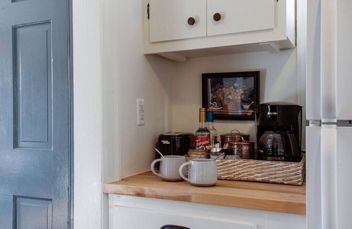 Potomac West House | The Monroe - Free Parking + Backyard Retreat