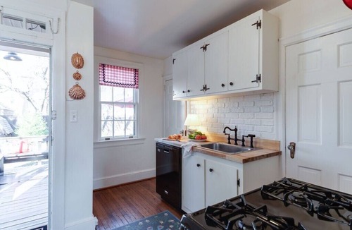 Potomac West House | The Monroe - Free Parking + Backyard Retreat