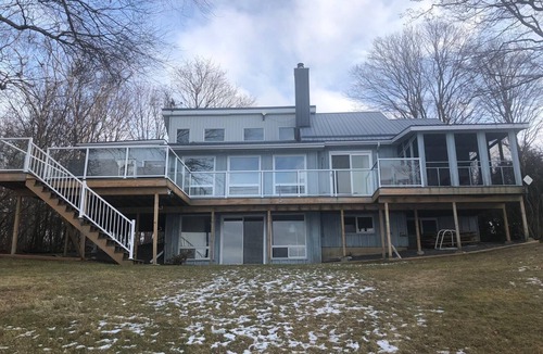 Picton House | The Montauk | West Lake | 6 Bedrooms | Waterfront