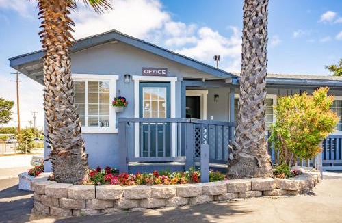 North Fremont Street Hotel | The Monterey Fireplace Inn