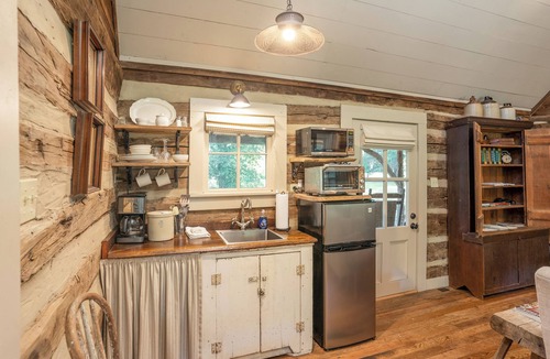 Bells Cabin | The Moonshine Cabin at Green Frog Farm