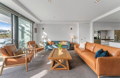 Two Mile Bay Apartment | The Moorings Apartment 5