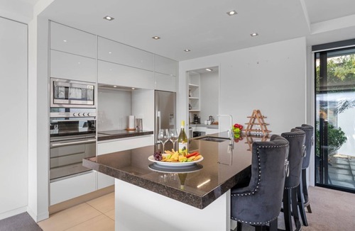 Two Mile Bay Apartment | The Moorings Apartment 5