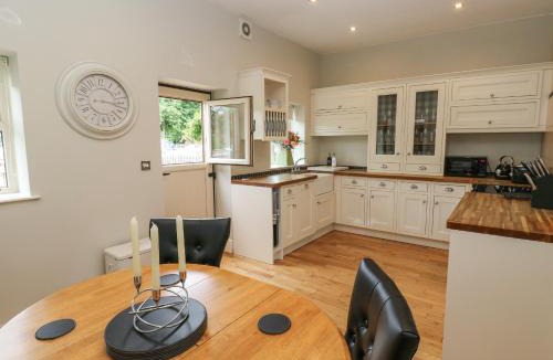 Stanley House | The Moorings