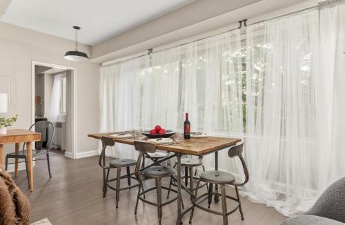 Radnor - Fort Myer Heights Apartment | The Morgan - Refined 2BR King Suite with Free Parking