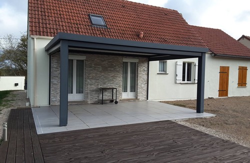 La Roche-en-Brenil House | The Morvan cocoon