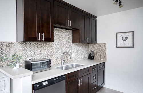 Pico Apartment | The "Mosaic Loft"-Huge & Open Space, Sleeping Loft, & Private Roof Deck!