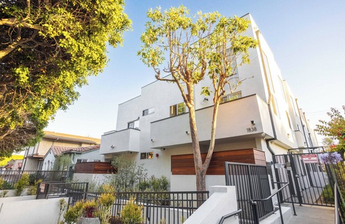 Pico Apartment | The "Mosaic Loft"-Huge & Open Space, Sleeping Loft, & Private Roof Deck!