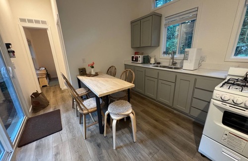 Klamath Cabin | The Mossy Hideout Cabin