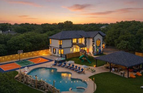 San Antonio House | The Most Epic Experience w Private Sports Complex