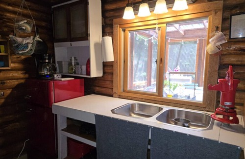 Le Roy Cabin | The Mother Lodge - Cozy Cabin on the Creek