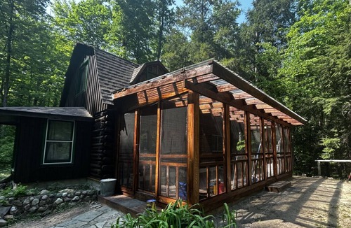 Le Roy Cabin | The Mother Lodge - Cozy Cabin on the Creek