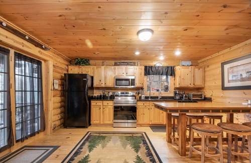 Thayerville House | The Mountain Airy | Great Location, Hot Tub!