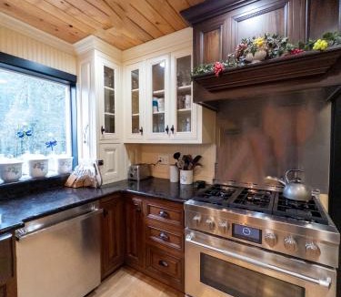 Corvallis House | The Mountain House