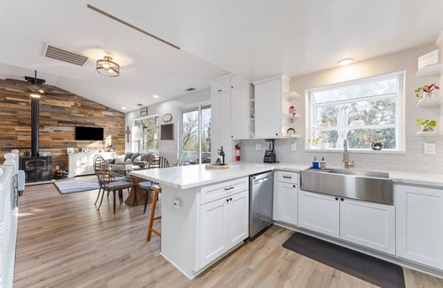 Apple Hill House | The Mountain Ridge Retreat, 3 bedroom home in beautiful Pollock Pines, CA