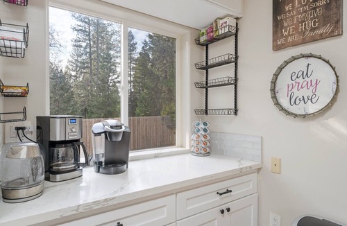 Apple Hill House | The Mountain Ridge Retreat, 3 bedroom home in beautiful Pollock Pines, CA