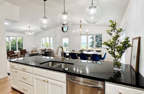 Collins Center House | The Mountain View Retreat