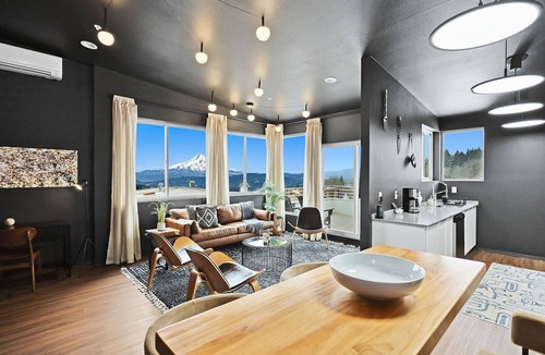 White Salmon Apartment | The Mountain View Penthouse in the heart of downtown White Salmon, loft 18