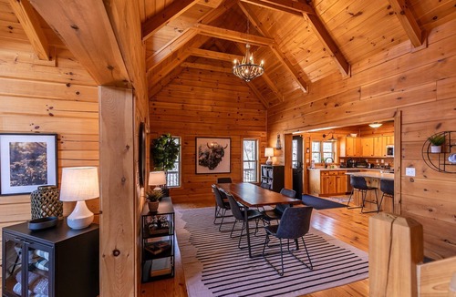 Beech Mountain House | The Mountainbriar Lodge - Beautiful 4 bedroom home with hot tub on Beech Mtn