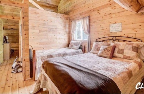 Leslie-Clapham-et-Huddersfield Ski Chalet | The Mountaineer ☀️🌊⛱️🏠