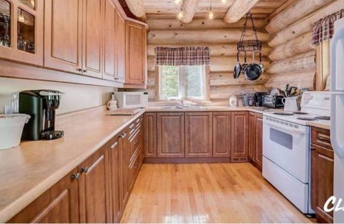 Leslie-Clapham-et-Huddersfield Ski Chalet | The Mountaineer ☀️🌊⛱️🏠