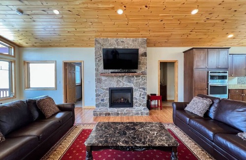 Jackson House | The Mountainview Escape | Luxury, Views & Hot Tub