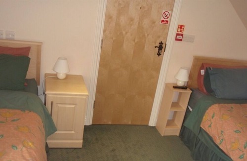 Barns Green Hotel | The Mucky Duck Inn