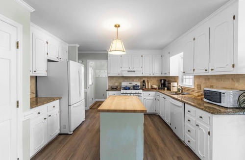 Southwest Raleigh House | The Mulberry on Trinity Woods - 5 bedroom retreat in Cary