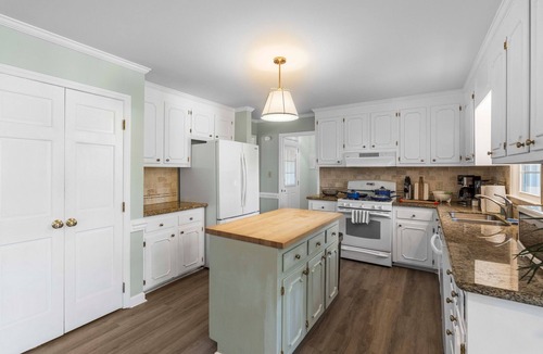 Southwest Raleigh House | The Mulberry on Trinity Woods - 5 bedroom retreat in Cary