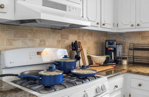 Southwest Raleigh House | The Mulberry on Trinity Woods - 5 bedroom retreat in Cary