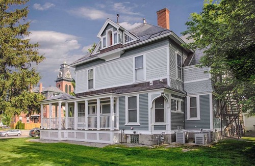 Corey Square Bed & Breakfast | The Murano | 201