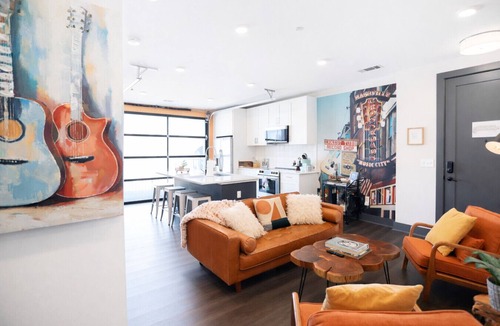 Rolling Mill Hill Apartment | The Muse Nashville Oasis: Modern 2BR | Balcony & Rooftop | Near Broadway