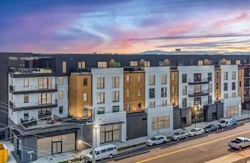 Rolling Mill Hill Apartment | The Muse Nashville Oasis: Modern 2BR | Balcony & Rooftop | Near Broadway