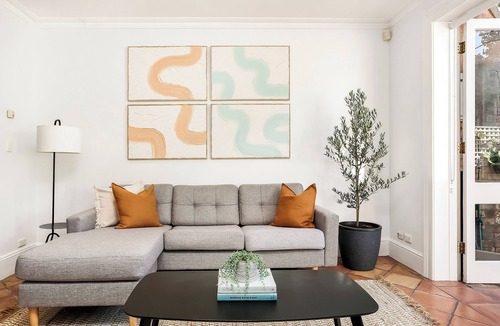 Camperdown Apartment | The Myrtle House + Courtyard — Spacious 3BR