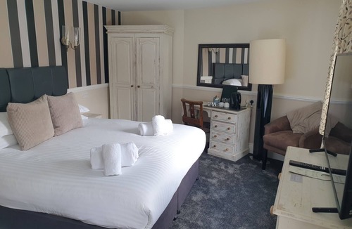 Chichester Hotel | The Nags Head
