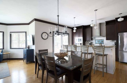 Holland Ski Chalet | The Nantucket: Spacious 5br Retreat Sleeps 15 | Pool, Hot Tub, Free Golf, Private Patio, Near Lake Michigan