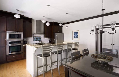 Holland Ski Chalet | The Nantucket: Spacious 5br Retreat Sleeps 15 | Pool, Hot Tub, Free Golf, Private Patio, Near Lake Michigan