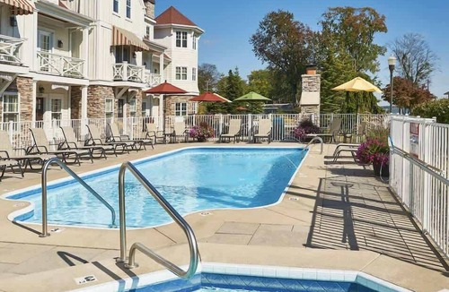 Holland Ski Chalet | The Nantucket: Spacious 5br Retreat Sleeps 15 | Pool, Hot Tub, Free Golf, Private Patio, Near Lake Michigan