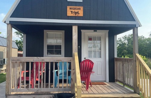 Brazoria Cabin | The Natasha Cabin: Cozy 3-Bed Retreat by the River