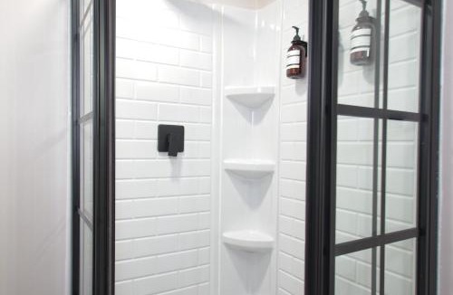 Fifeville House | The Navel Nalle - Downtown Bungalow, Patio, Parking