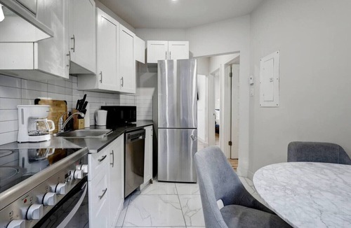 Cote-Des-Neiges—Notre-Dame-De-Grace Apartment | The NDG Charm|A 2BR Hidden Gem