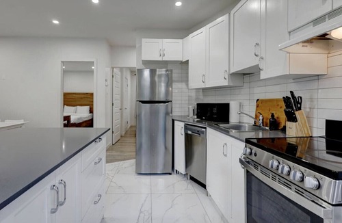 Cote-Des-Neiges—Notre-Dame-De-Grace Apartment | The NDG Escape|Prime Location & Cozy Stay