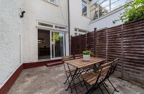 Brent Apartment | The Neasden Villa