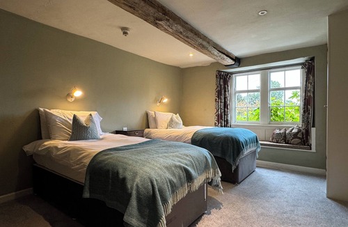 Grittleton Bed & Breakfast | The Neeld Arms