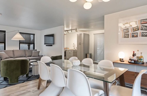 Park West Hotel | The Neighborhood Hotel - Lincoln Park