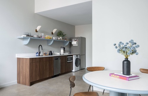Near West Side Apartment | The Neighborhood Hotel - Little Italy Studio