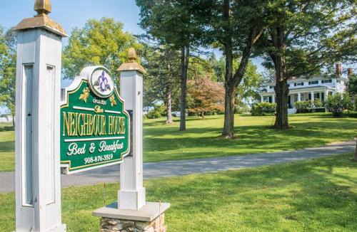 Long Valley Bed & Breakfast | The Neighbour House B&B